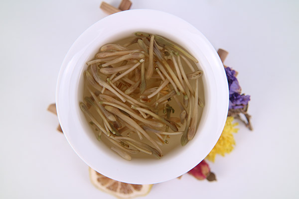 企业年会发言稿范文_企业年会上的发言稿范文